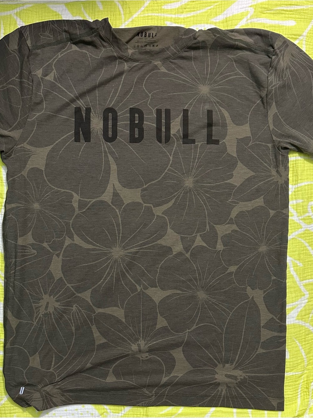 NOBULL PROJECT ARMY GREEN FLOWER CROSSFIT SHIRT SIZE LARGE